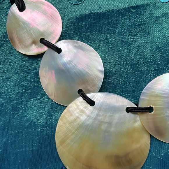 Handmade Beautiful Shell Necklace - Picture 2 of 2